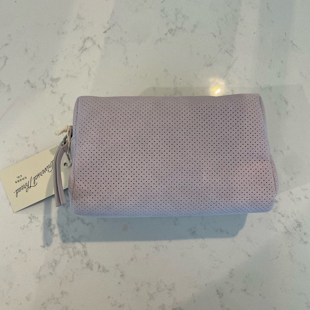 NWT Universal Thread Pouch